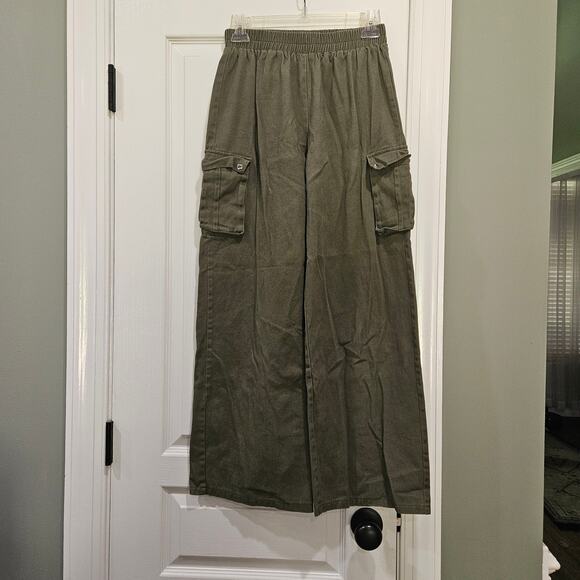 PrettyLittleThing Pants - Prettylittlething Woman's Sz 6 Green Wide Leg Pull On Cargo Pants